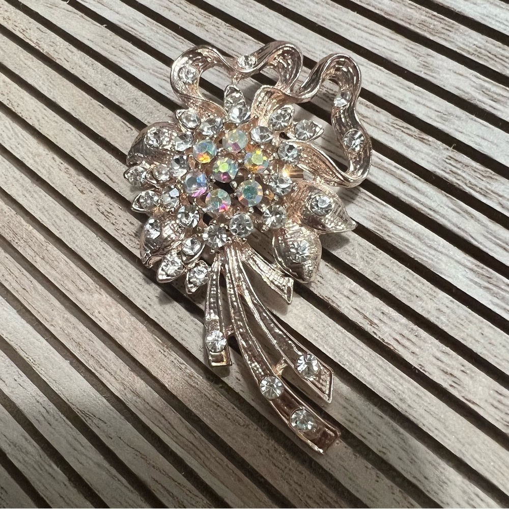 Brooch 💜 - Picture 4 of 5